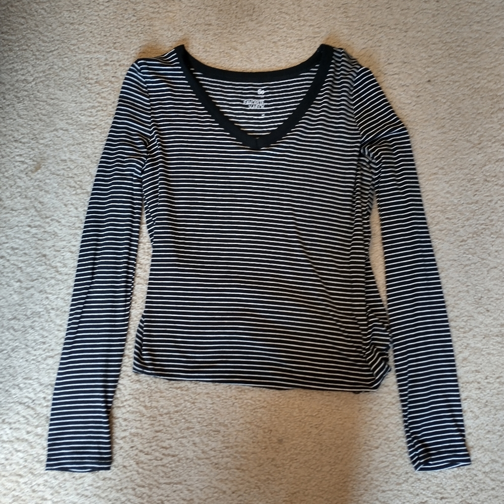 Black and White V-Neck Long Sleeve Shirt